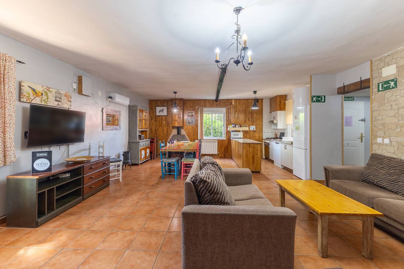 Maison rurale 'Casa Fina' avec piscine privée, terrasse partagée et Wi-Fi in Alarilla, Fuentidueña de Tajo