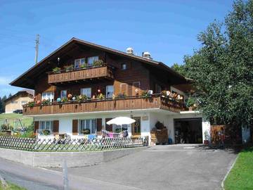 Gîte pour 4 personnes, avec vue sur le lac ainsi que jardin et vue à Sigriswil