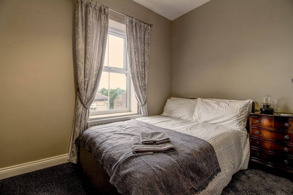 Modern property - great location with parking in Huddersfield, West Yorkshire