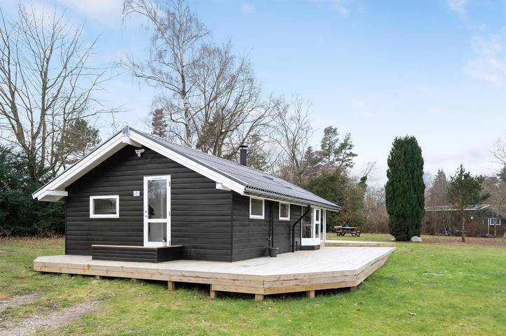 Ferieudlejning for 4 personer, med terrasse og have, husdyr tilladt i Halsnæs