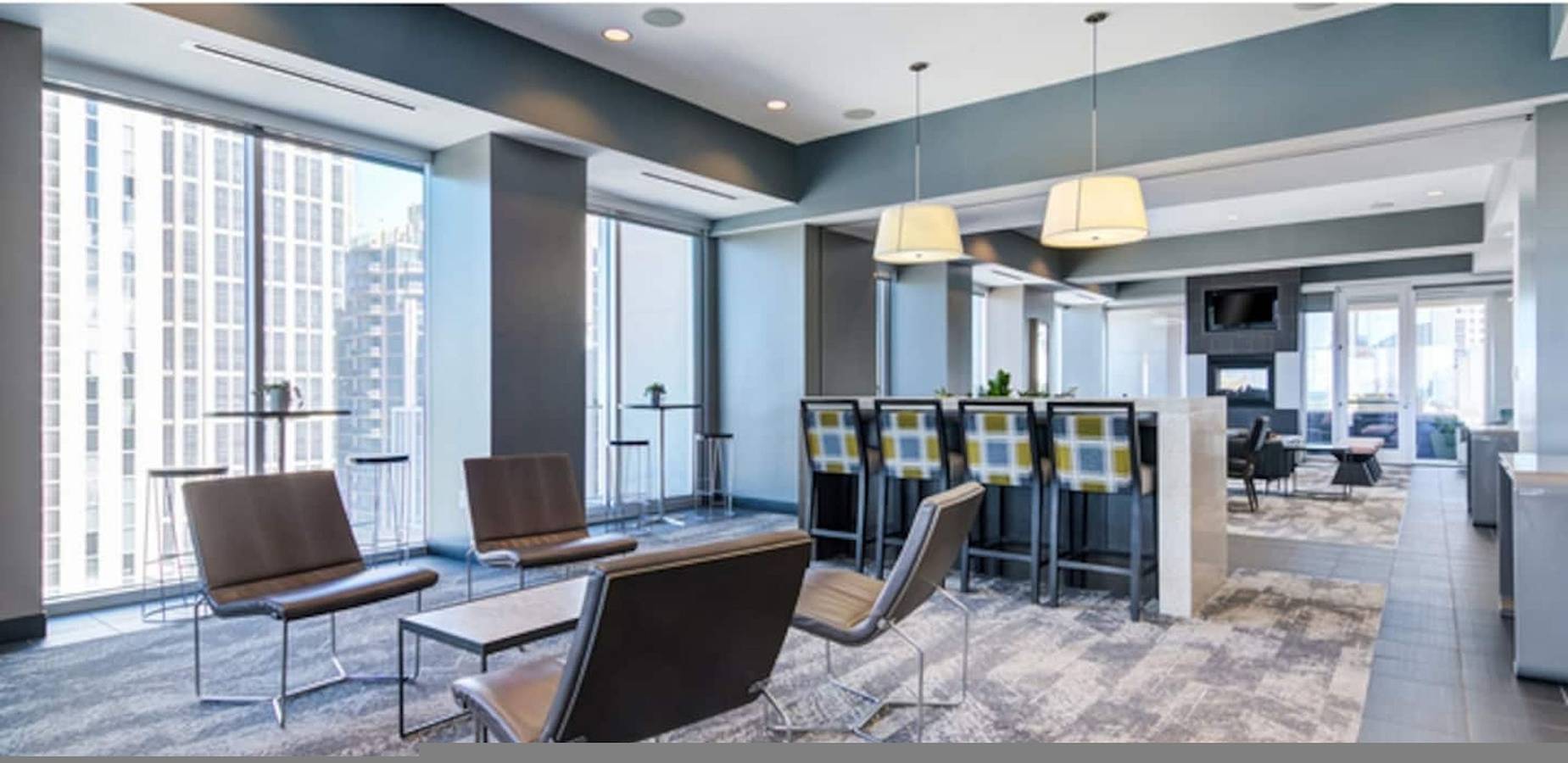 Apartamento entero, Modern Midtown Retreat Views + Rooftop Pool in Atlanta, Condado de Fulton