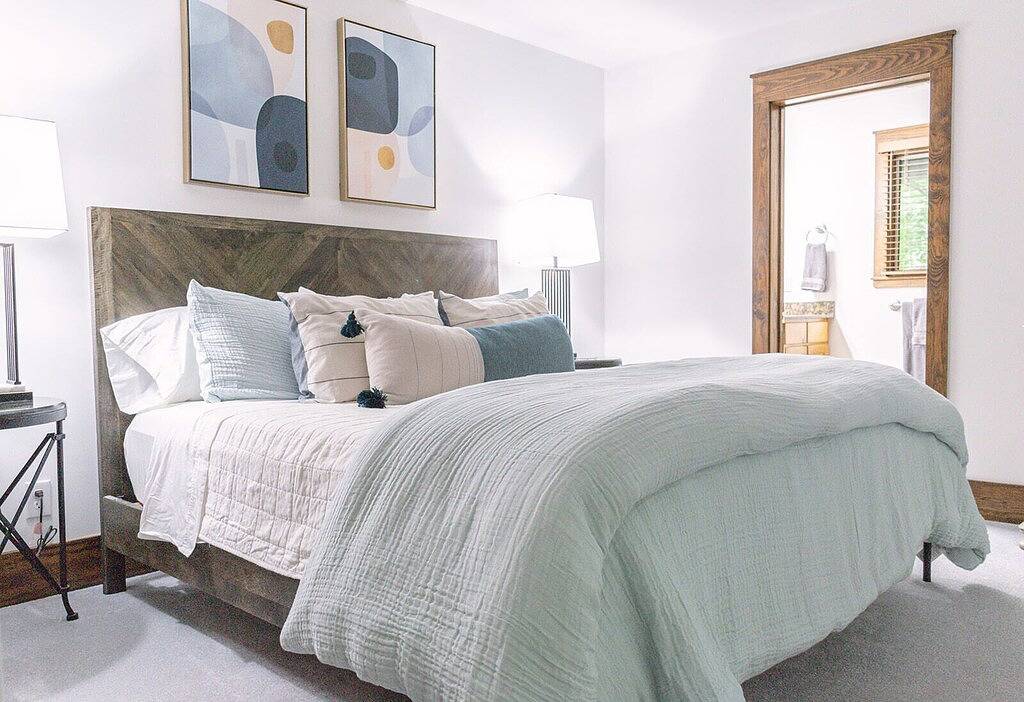 Lakefront Retreat in Quite Cove on Luxurious Lake Toxaway in Lake Toxaway