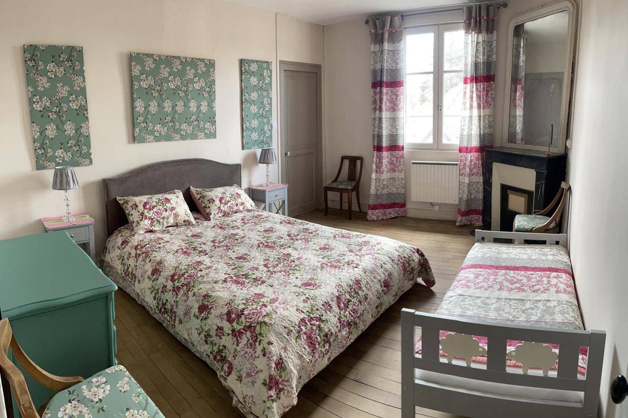 Three-Bedroom House in Le Petit-Pressigny, Région de Loches