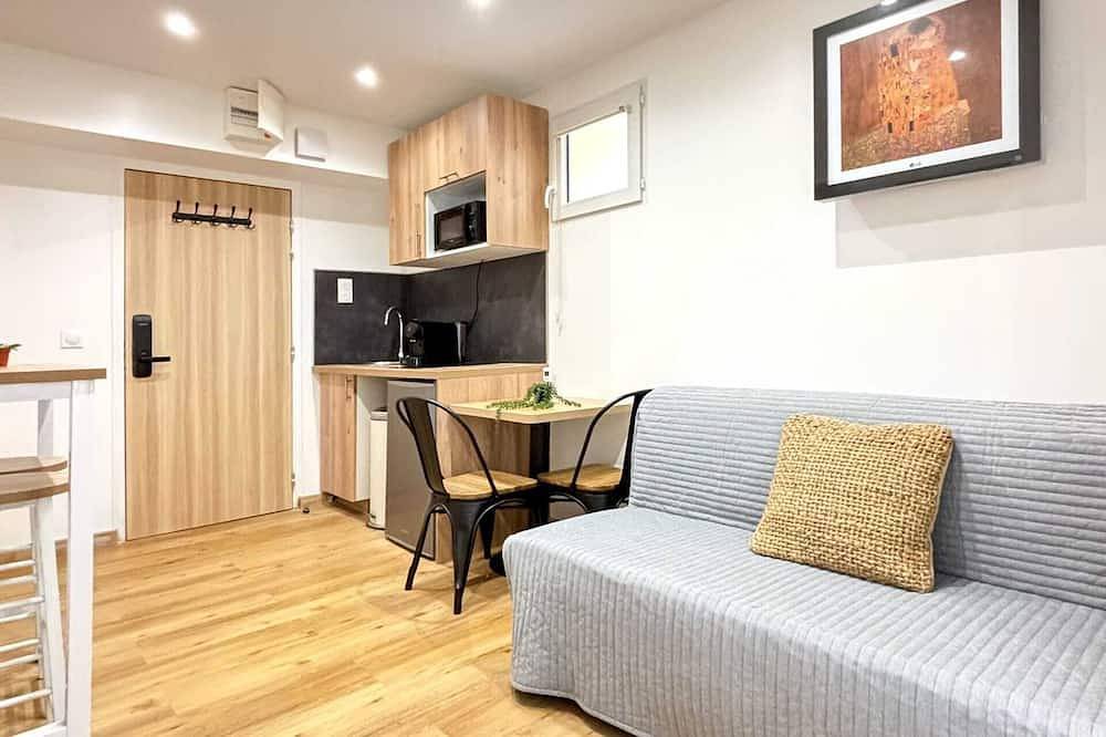 Entire apartment, Hoche B 06 - Two Bedroom Apartment, Sleeps 6 in Le Pré-Saint-Gervais, Seine-Saint-Denis