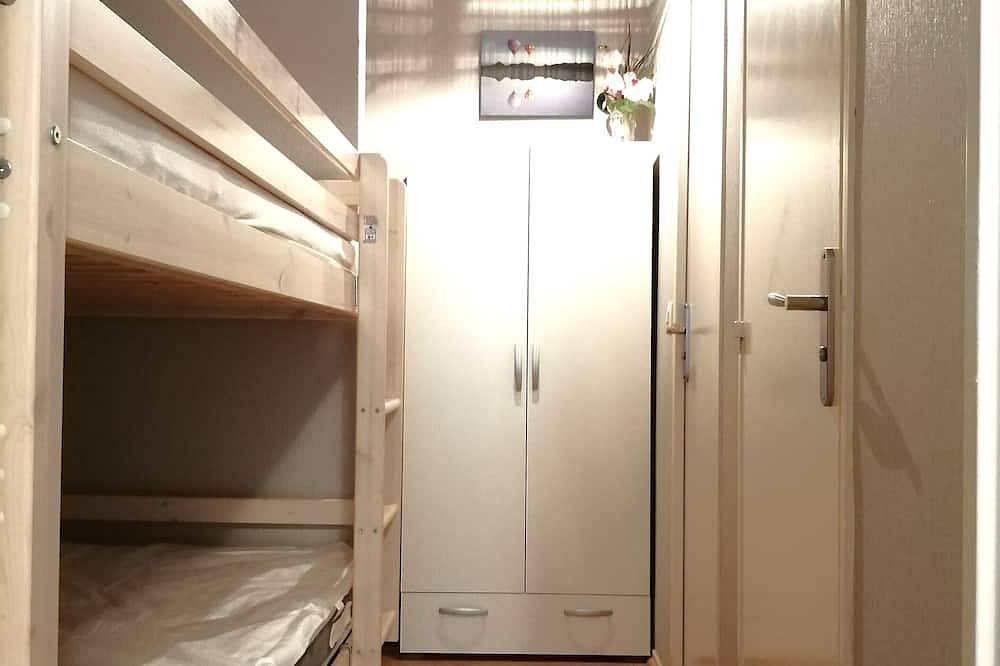 Ganze Wohnung, T2 centre ville, moderne, terrasse, parking, commerces in Luchon-Superbagnères, Bagnères-de-Luchon