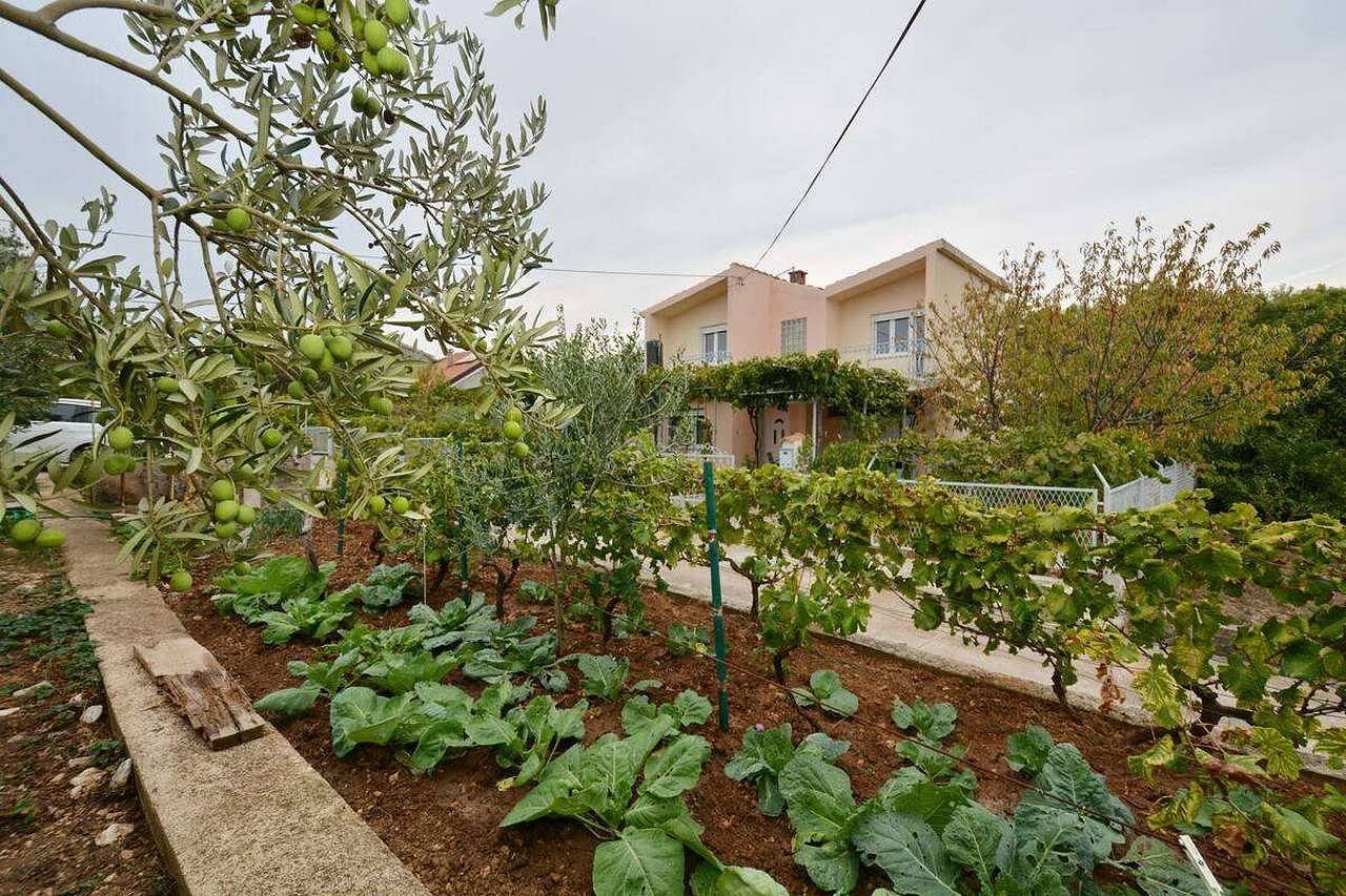 Trosobna kuća s balkonom i pogledom na more Kaštel Štafilić, Kaštela K-23408 in Kaštel Štafilić (Dalmatia), Kastel Stafilic