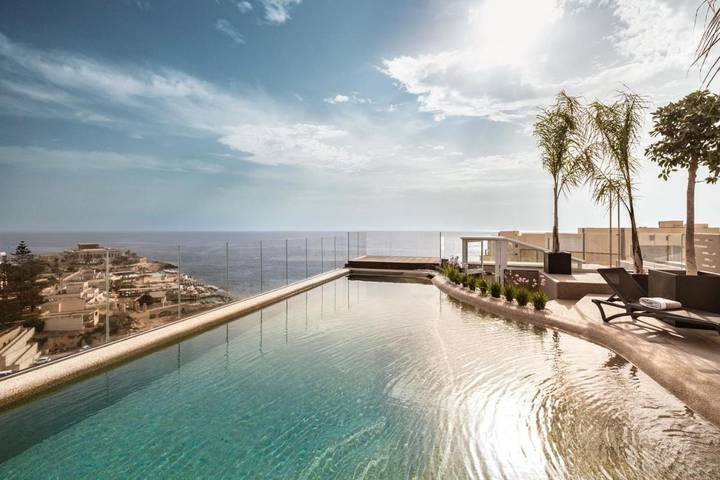 Hôtel pour 2 personnes, avec Terrasse ainsi que Jacuzzi et Piscine à San Giljan