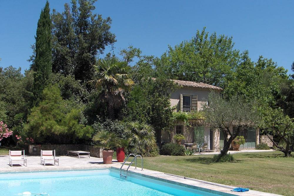 Provence Alpilles à  Eygalières  Petit Mas authentique pour 2 personnes in Eygalières, Région d'Arles