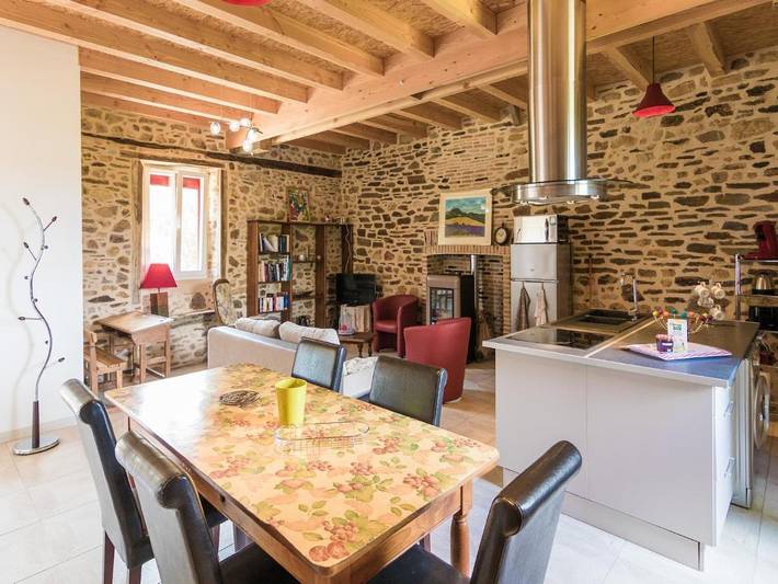 Location de vacances pour 4 personnes, avec Terrasse ainsi que Jardin et Piscine à Saint-Priest-les-Fougères - 2