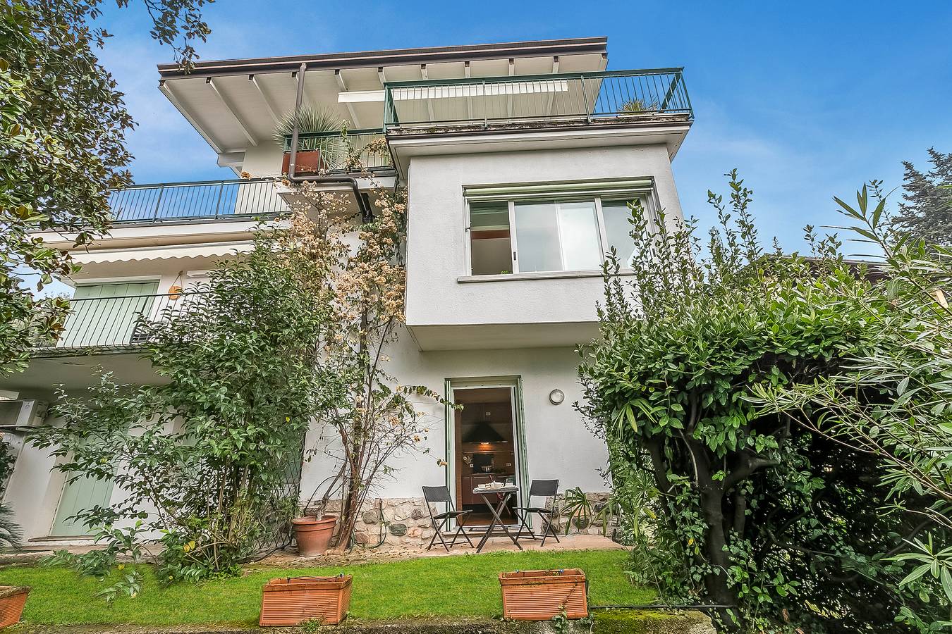Ganze Wohnung, Clara House - park & garden private in Gardone Riviera, Gardasee-Berge