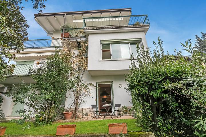 Ferienwohnung für 4 Personen, mit Terrasse und Kinderpool in Gardone Riviera