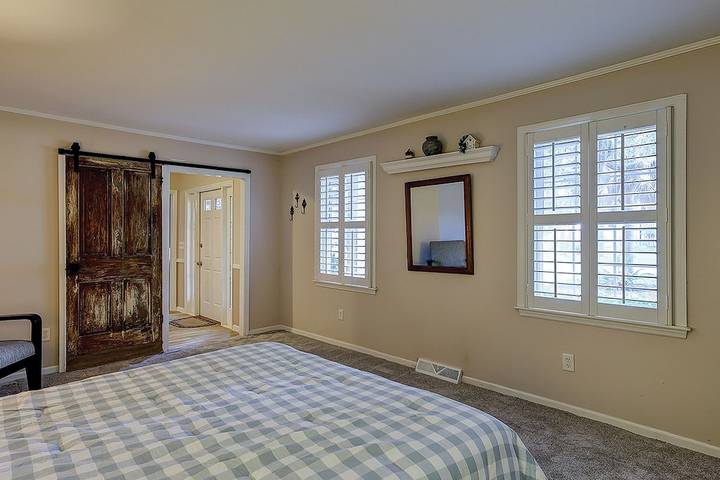 Vacation rental for 14 people, with terrace and yard in Edisto Island