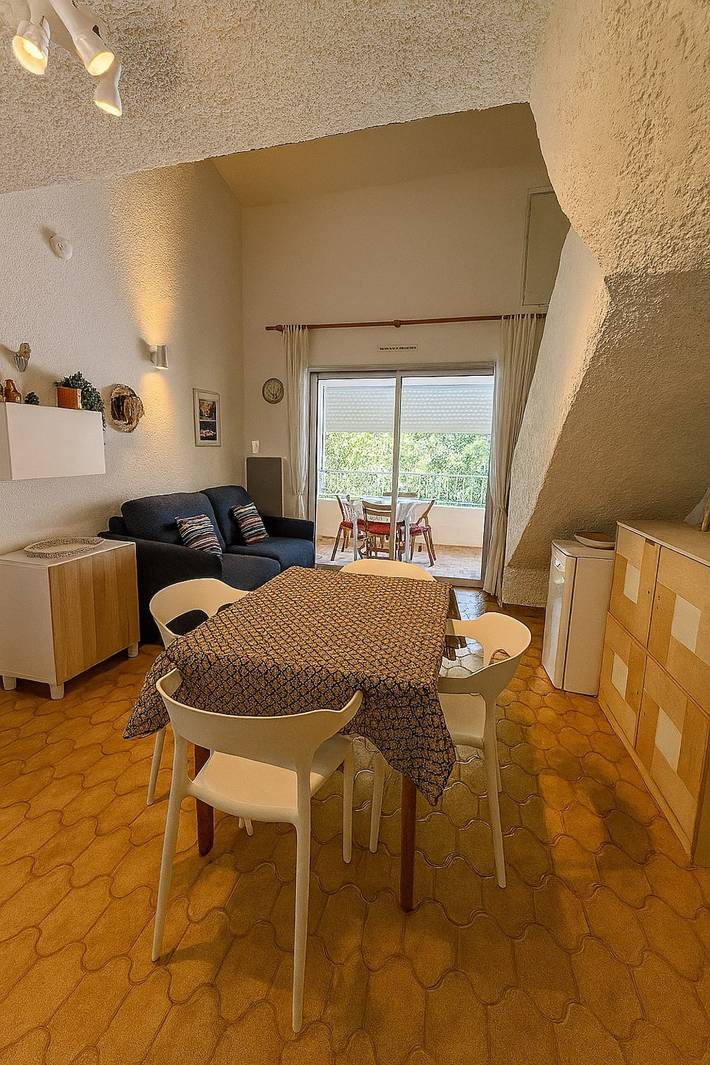 Gîte pour 4 personnes, avec terrasse dans Le Brusc - 2