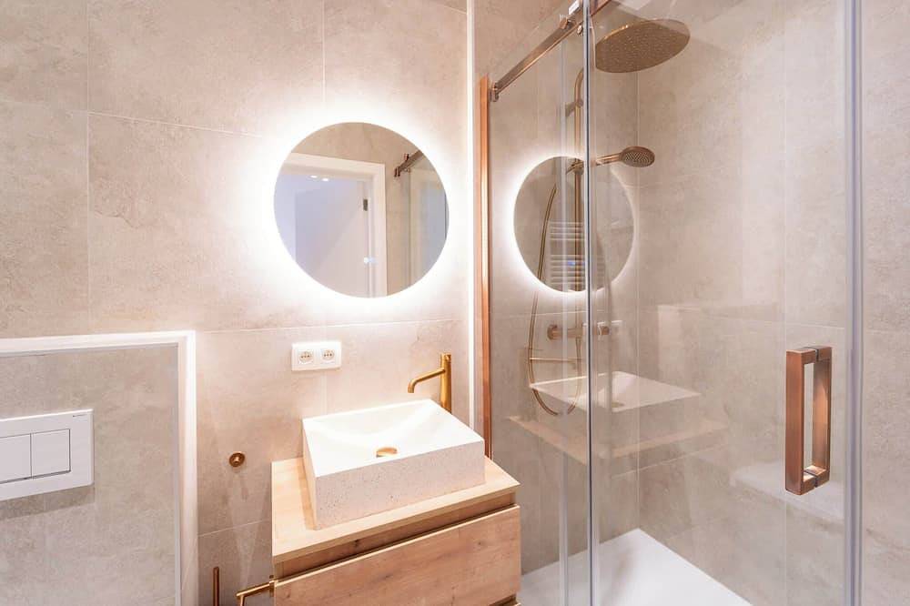 Entire apartment, Modern Studio Near Grote Markt - Sleeps 4 in Antwerp, Antwerp region