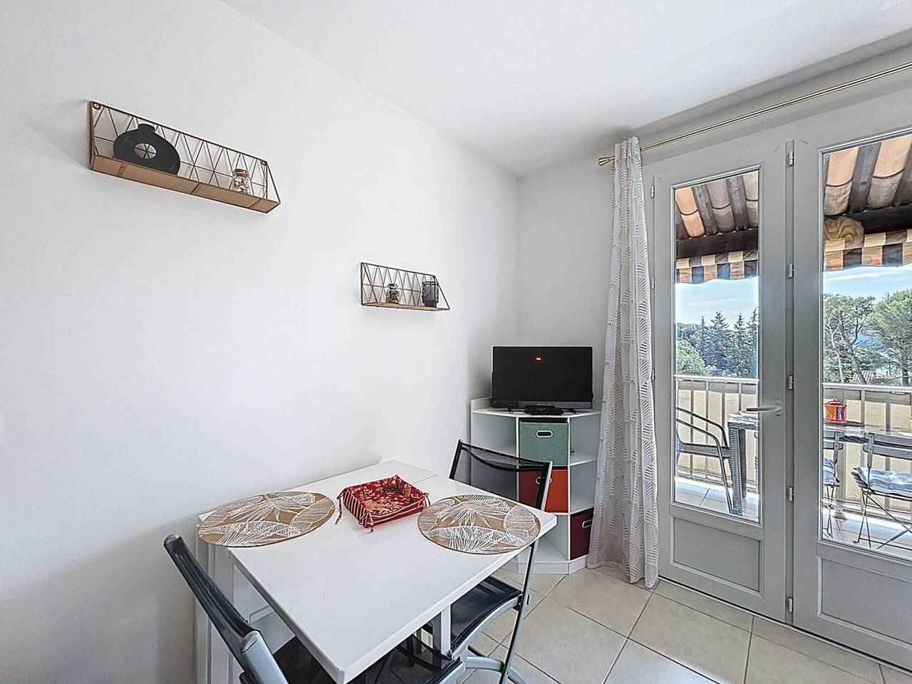 Gehele studio, Lovely studio with terrace and parking near the beach in Les Lecques, Saint-Cyr-sur-Mer