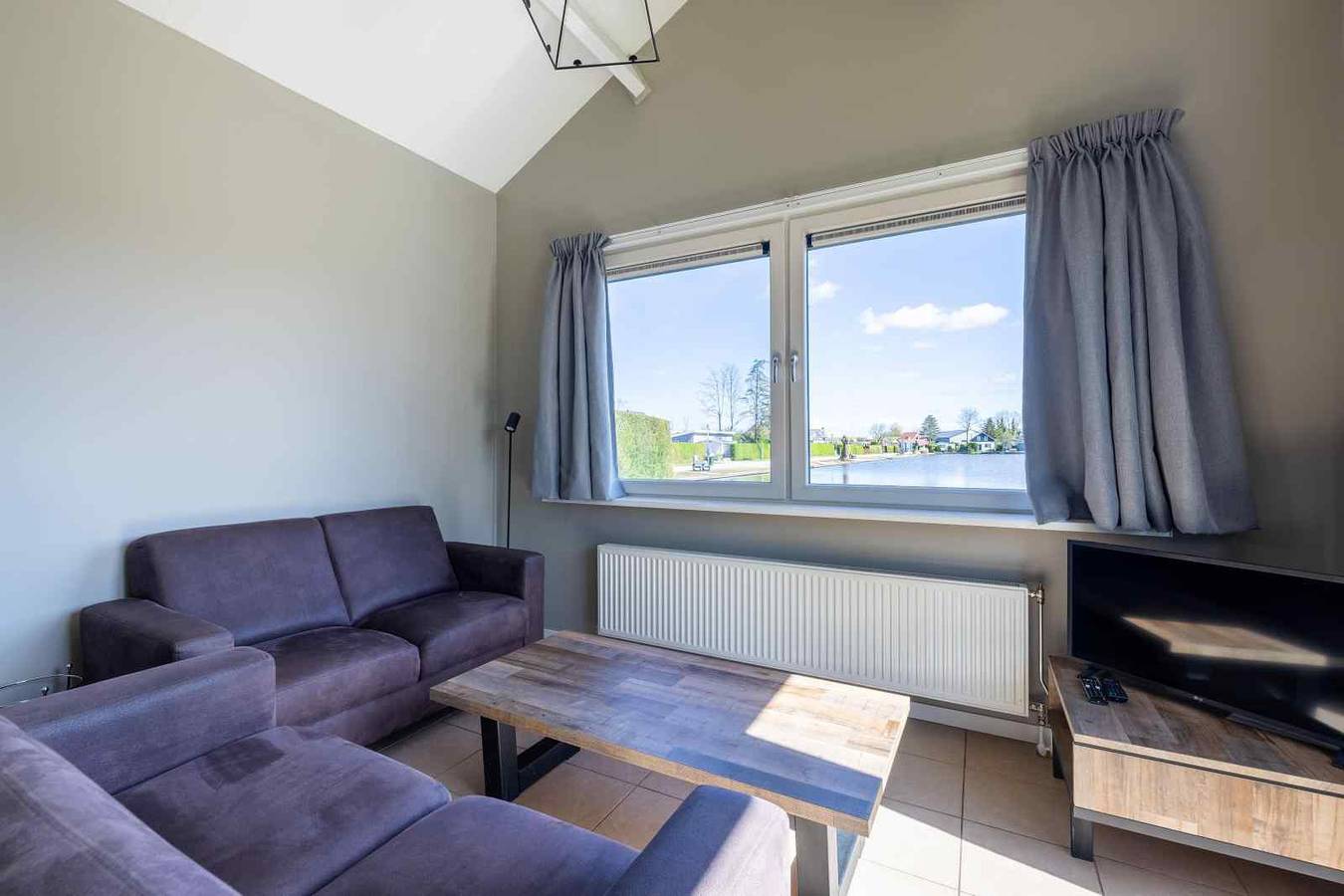Beautiful 3 person holiday home on fishing water near Medemblik on the Ijsselmeer. in Ĳsselmeer