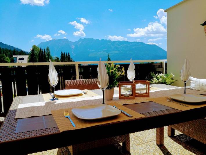 Ferienwohnung für 4 Personen, mit Terrasse und Ausblick sowie Pool