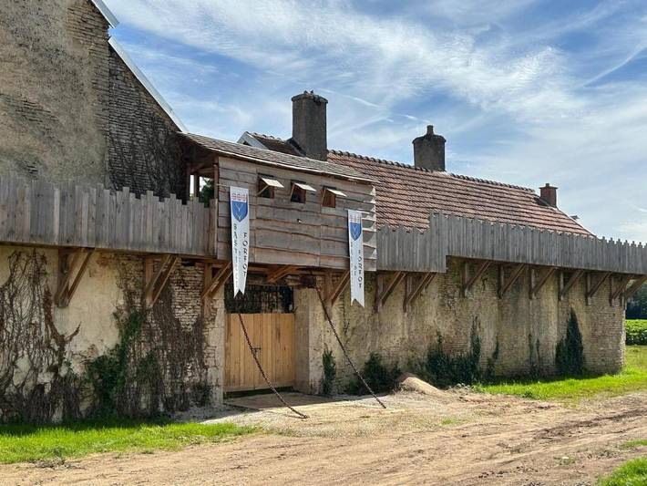 Cottage pour 10 personnes, avec terrasse ainsi que vue et jardin à Ampilly-le-Sec