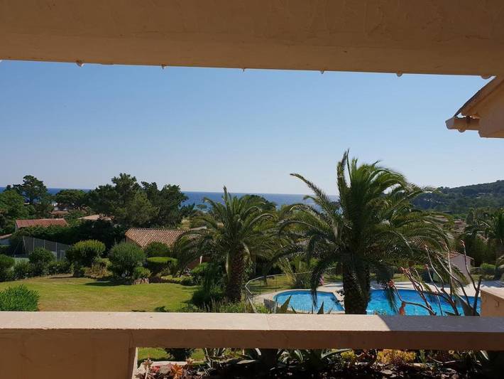 Appartement de vacances pour 4 personnes, avec piscine et terrasse