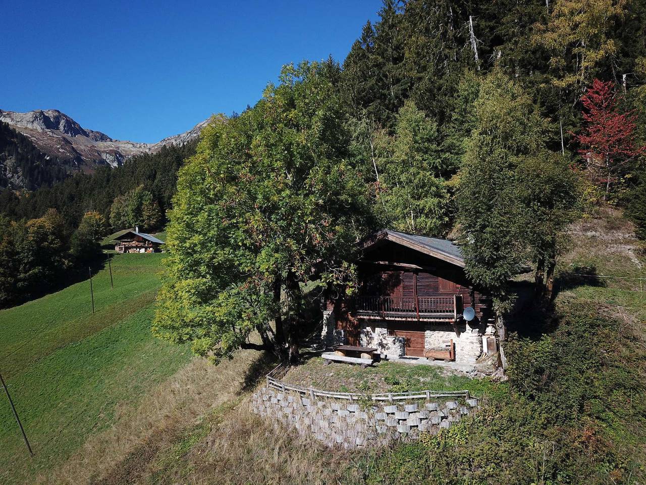 3-room chalet, 6 pers, 2 km from slopes, south-facing, internet in Arêches, Beaufort (Rhône-Alpes)