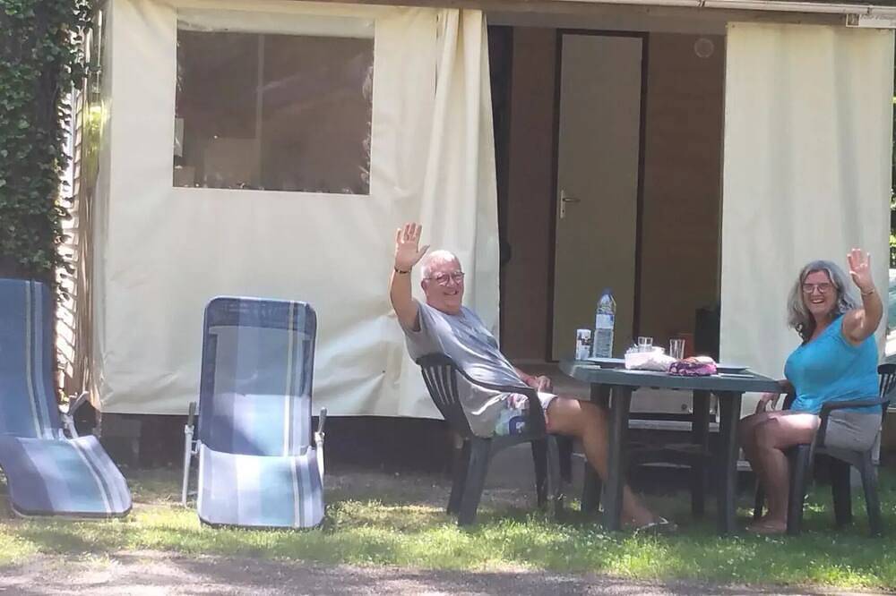 Tithome (sans sanitaire) Plus de confort que la toile de tente et que la caravane (près des sanitaires) 4 personnes in Saint-Jean-du-Gard, Parc national des Cévennes