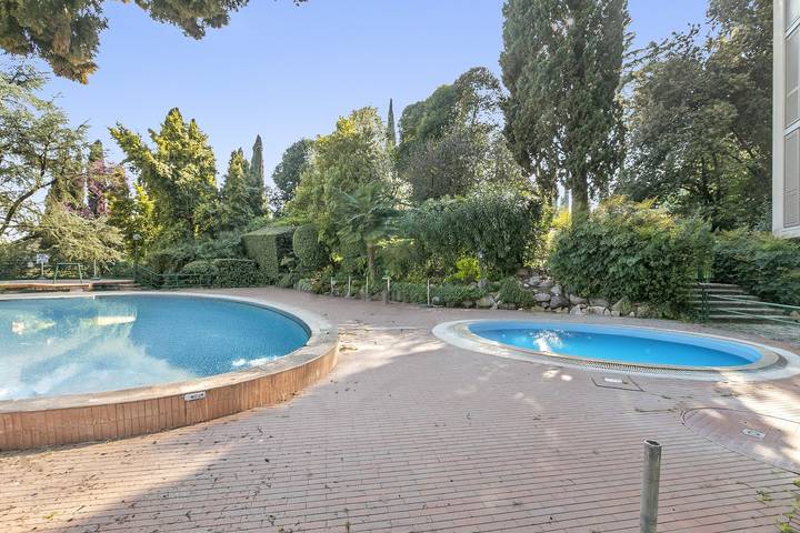Appartamento per 4 persone, con balcone e piscina, con animali domestici a Gardone Riviera
