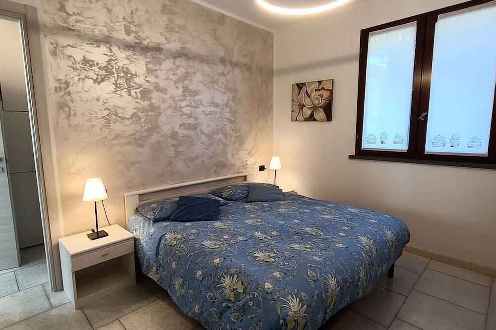 House with garden, swimming pool, parking in Arbosto, Domaso