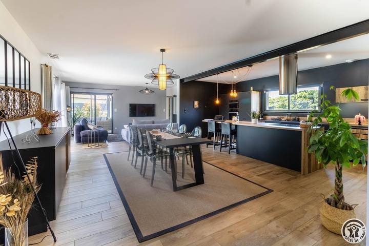 Gîte pour 6 personnes, avec terrasse ainsi que jardin et piscine à Varilhes - 3