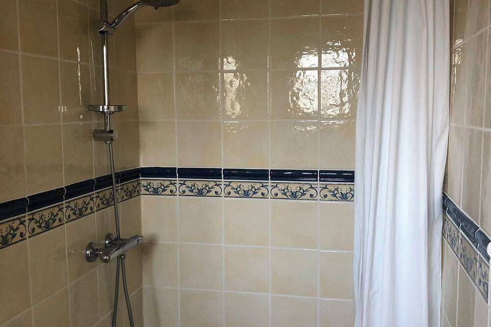 Ganze Wohnung, Comfortable Studio with Mountain View - Absolute Peace - Ideal Cure Thermale Uriage in Saint-Martin-d'Uriage, Nationalpark Écrins