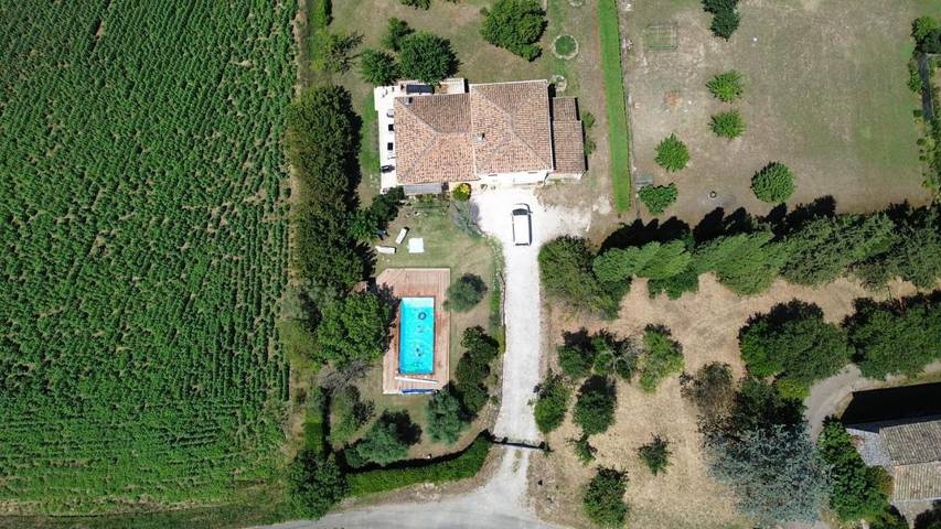 Location de vacances pour 7 personnes, avec jardin ainsi que vue et piscine, animaux acceptés à Verfeuil - 2