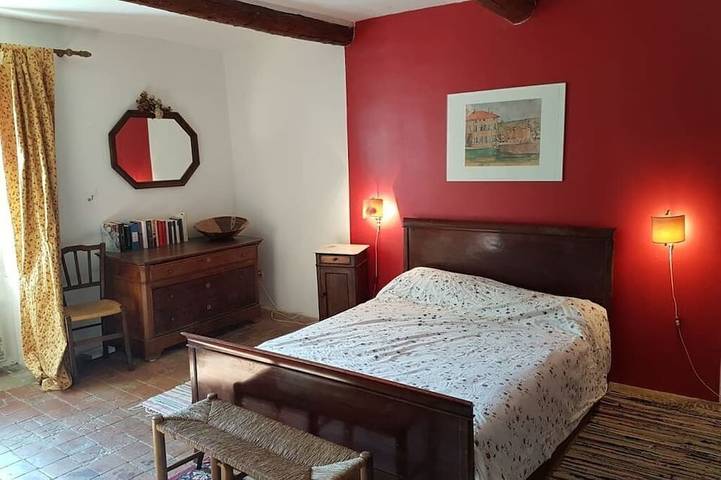 Location de vacances pour 8 personnes, avec piscine et terrasse à Sénas - 2