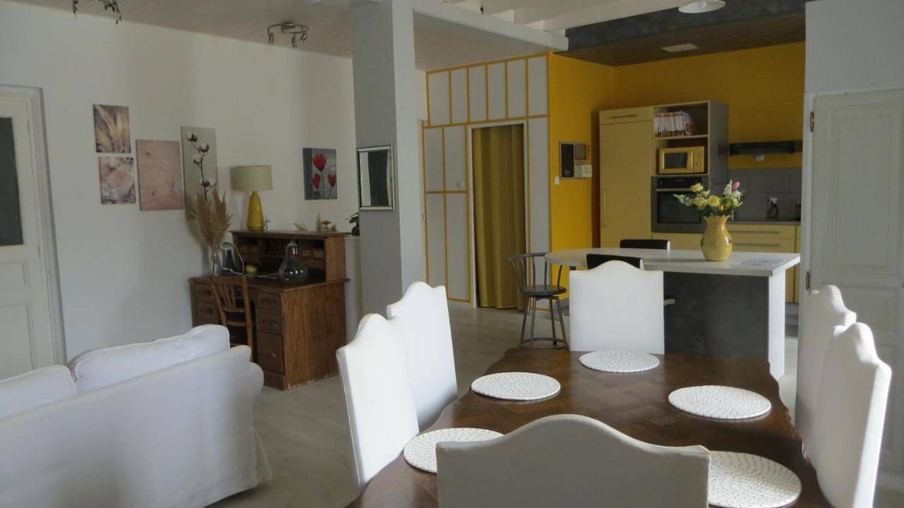Appartement entier, Two-Bedroom Apartment in Chauffailles, Région de Charolles