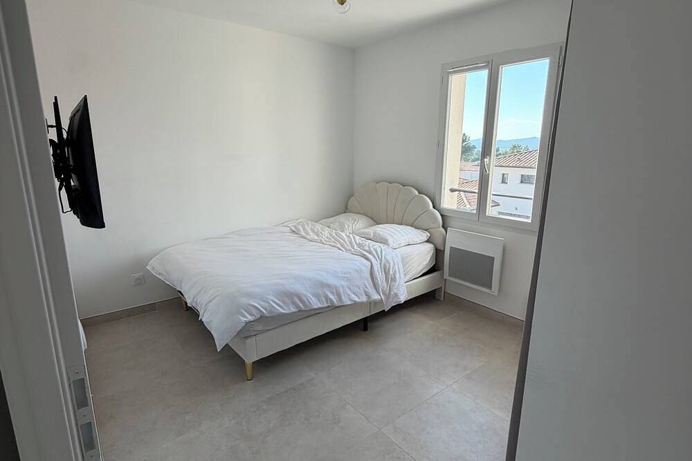 Appartement entier, Charmante maison à 20 min des plages in Rocbaron, Côte méditerranéenne (France)