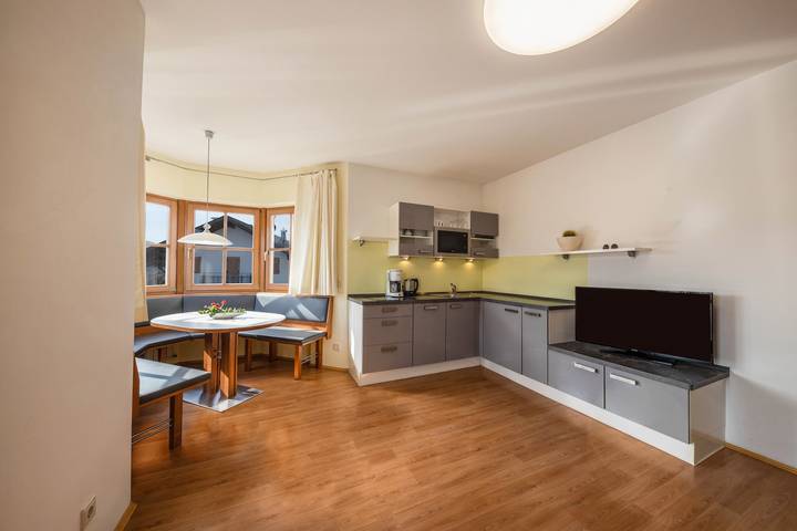 Appartamento intero, "Stompferhof Erkerwohnung" a Caldaro con piscina in comune, balcone e giardino in Lago di Caldaro, Caldaro sulla Strada del Vino