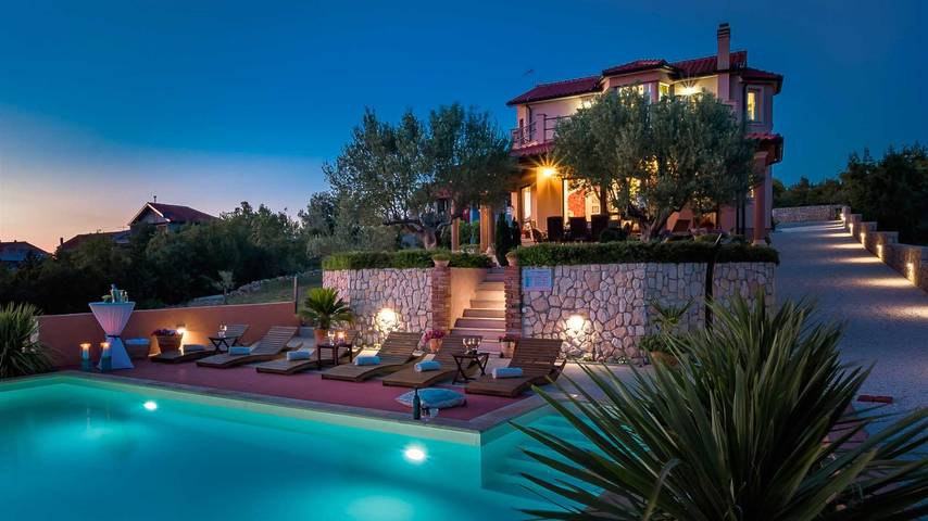 Ferienhaus für 9 Personen, mit Balkon und Terrasse sowie Garten in Bilice