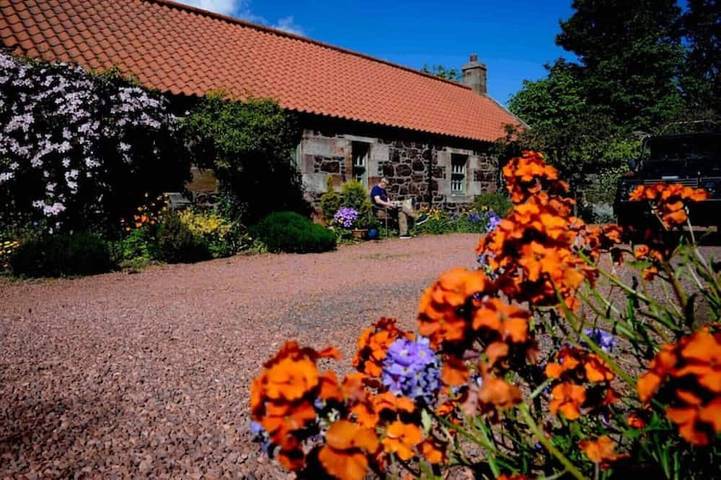 Log cabin for 4 people, with garden in East Lothian