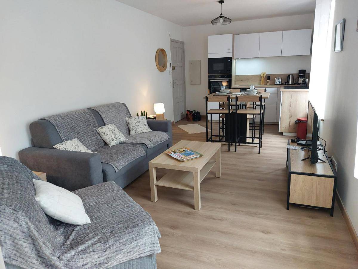 Appartement entier, One-Bedroom Apartment in Mandelieu-la-Napoule, Massif de l'Esterel