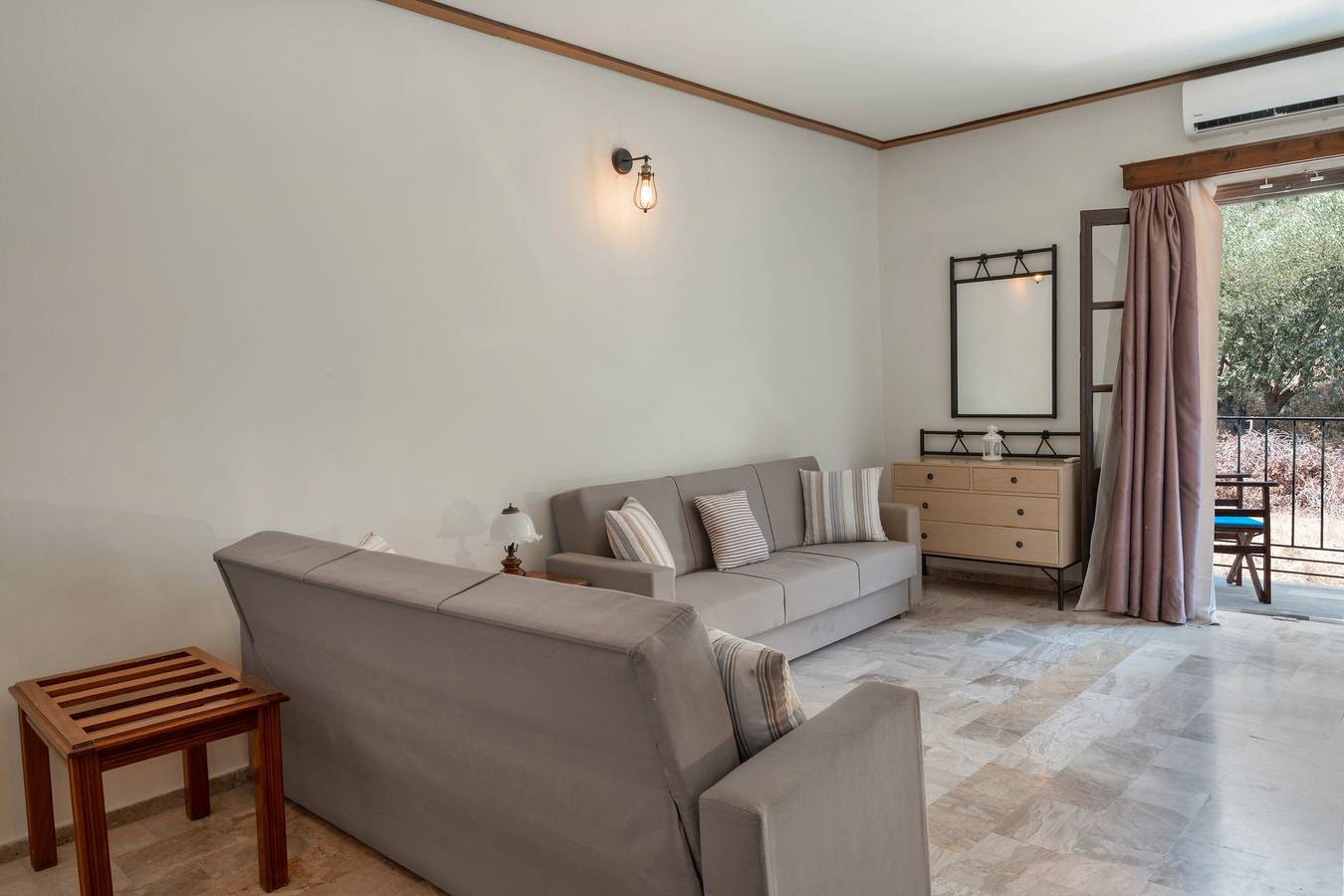 Bed and Breakfast 'Suite No 10' with Sea View, Wi-Fi and Air Conditioning in Kalymnos