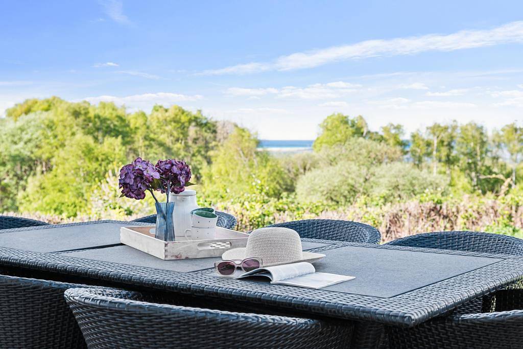 Ferienhaus mit herrlichem Ausblick auf die Landschaft bei Øer und der Øer Maritime Ferienstadt in Øerne, Ebeltoft