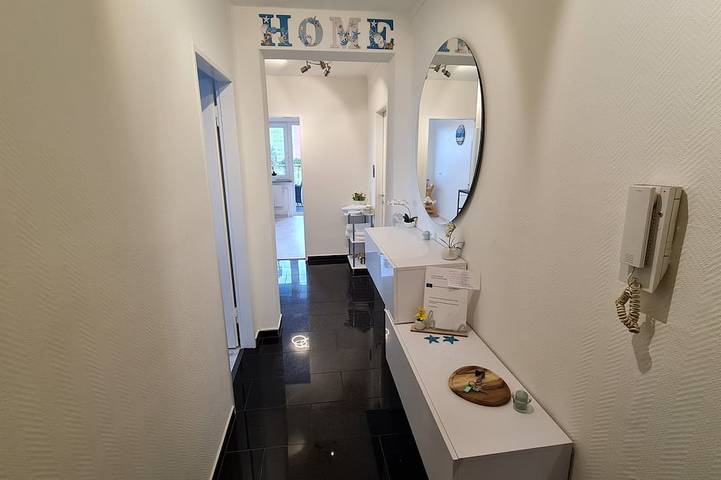 Apartamento entero, Deichliebe 1 - fantastic view, own garage & contactless check-in in Bremerhaven-Mitte, Bremerhaven