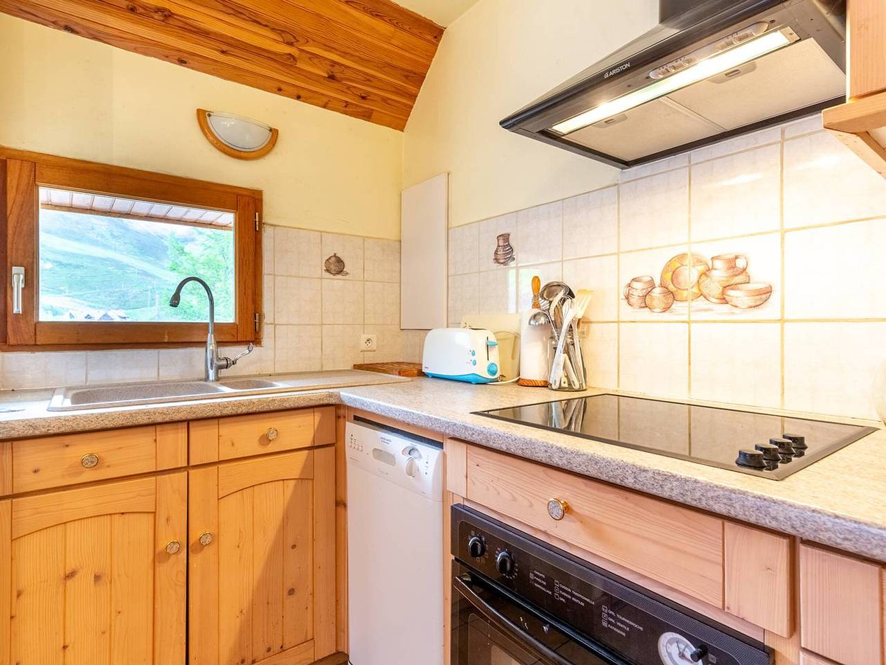 Chalet Duplex à Peyragudes – 3 Chambres, Cheminée, Terrasse, Près des Sentiers et Télécabine in Peyragudes, Pyrénées
