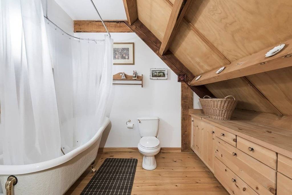 Stunning cabin,  rustic decorations, great view of Mts.,  expansive patio in Hope, Fraser Valley Regional District