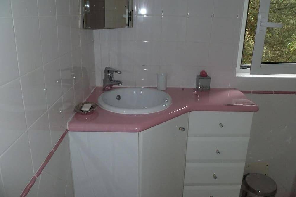 Quiet house surrounded by nature ideal for family and relax in Cotignac, Brignoles region