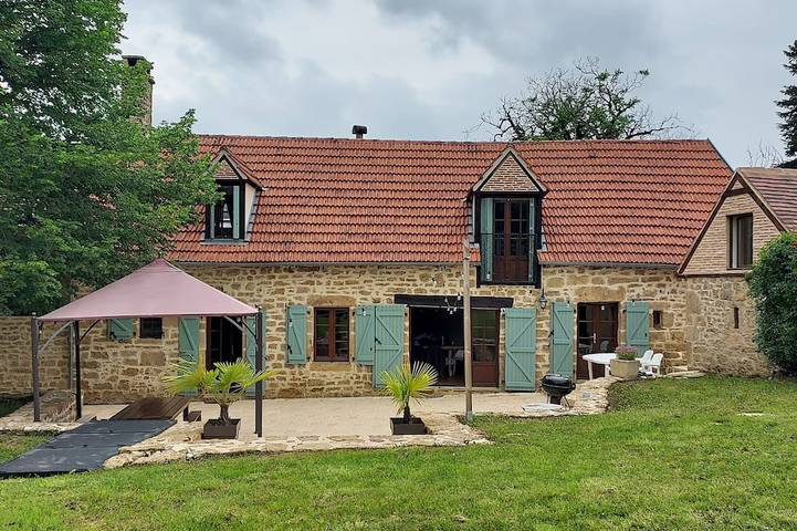 Location de vacances pour 11 personnes, avec terrasse et jardin à Cavagnac