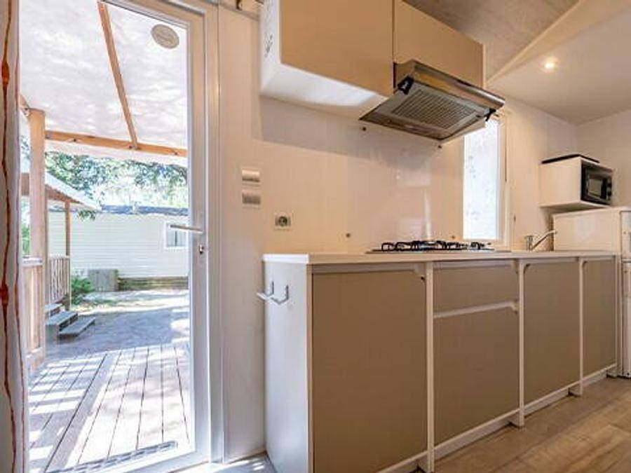 Camping Santa Elena Ciutat - Mobilhome 4 personnes - Mobil-home | Comfort | 2 Ch. | 4 Pers. | Terrasse surélevée | Clim. in Central Lloret de Mar, Lloret de Mar