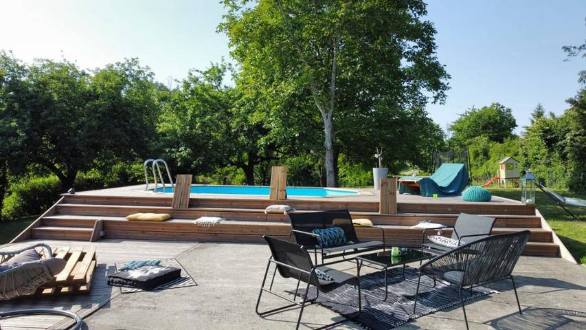 Gîte pour 4 personnes, avec Terrasse et Jardin ainsi que Piscine et Vue dans Saint-Julien-sur-Reyssouze