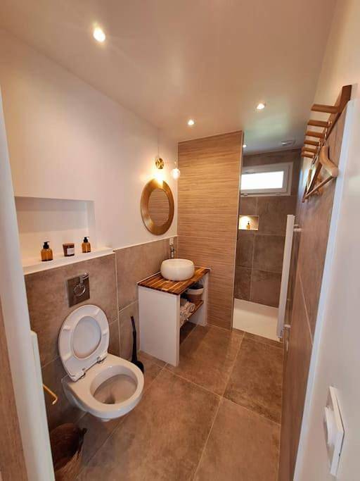 Appartement entier, One-Bedroom Apartment in Peypin, Côte méditerranéenne (France)
