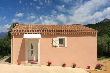 Gîte pour 4 personnes, avec terrasse et jardin à Piana