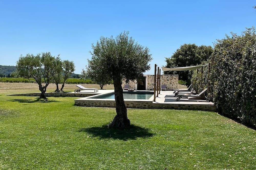 New: Beautiful renovated farmhouse in the heart of the vineyards in Tulette, Región de Nyons