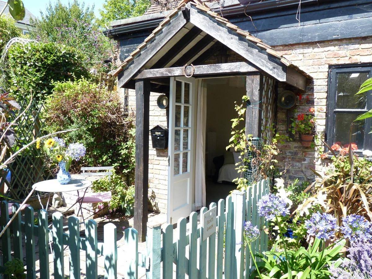 Secret Garden Hideaway For Adults in Eastbourne, Ost Sussex